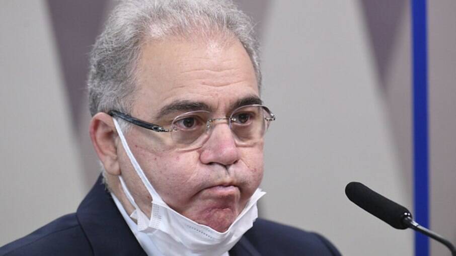 Marcelo Queiroga abandonou uma entrevista ao ser questionado sobre os contratos envolvendo a vacina Covaxin