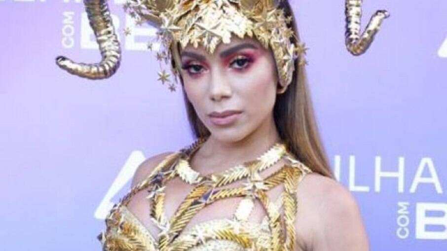 Anitta esquece letra de sua própria música durante show no BBB 23