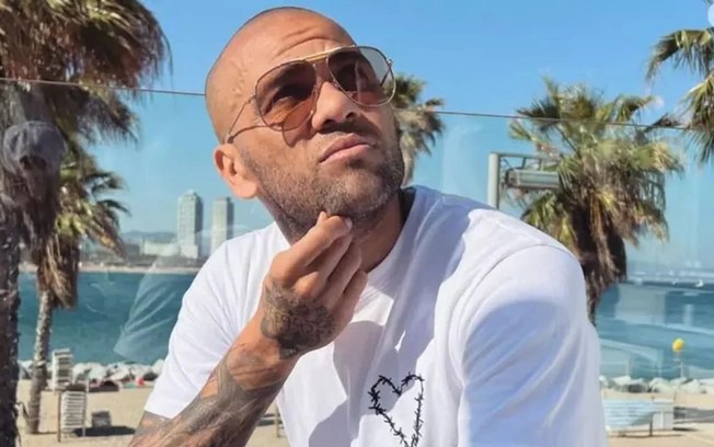 Daniel Alves tem imóvel e carro penhorados por dívida alta