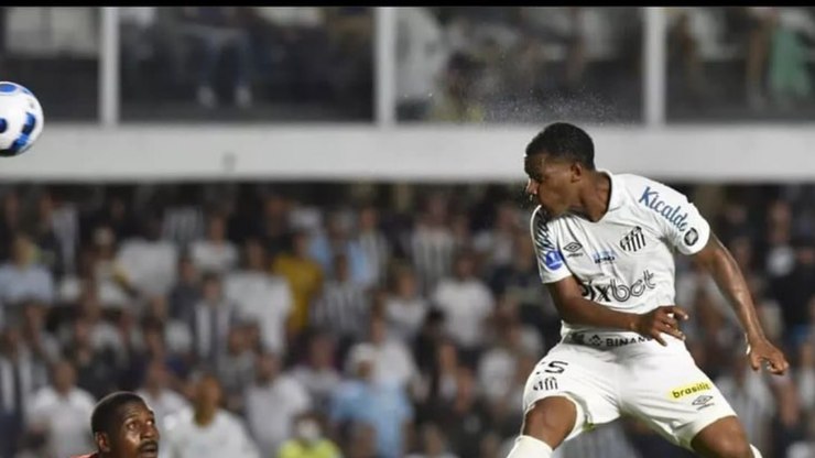 Ex-Santos sofre atentado a tiros no Equador