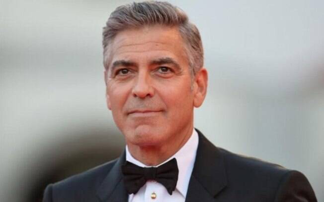 George Clooney diz que pensa em comprar clube inglês