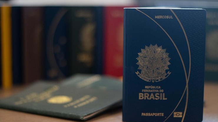 Emissão de passaporte fora do Brasil vai custar metade do preço