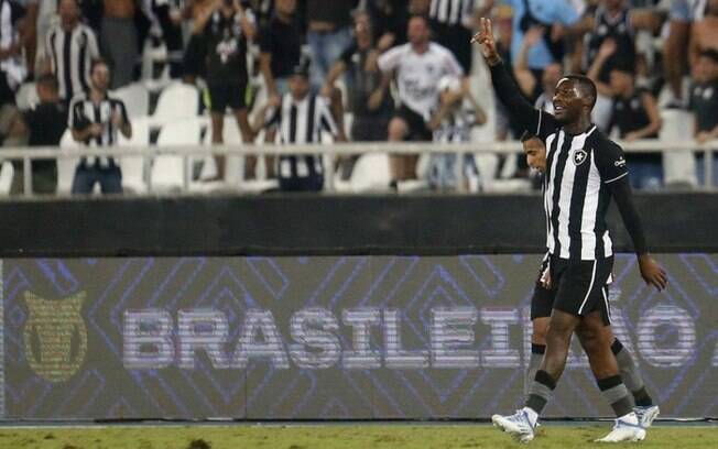 Autor de gol, Patrick de Paula revela orientação de Luís Castro e se declara ao Botafogo: 'Me sinto em casa'