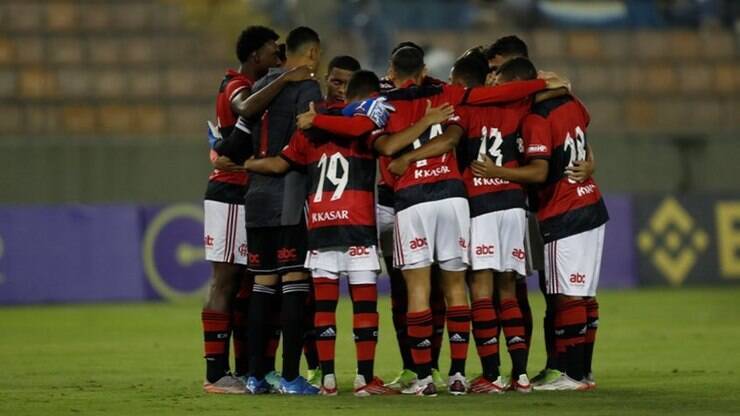 Goleiro do Flamengo lamenta eliminação na Copinha: 'Estamos sem chão'