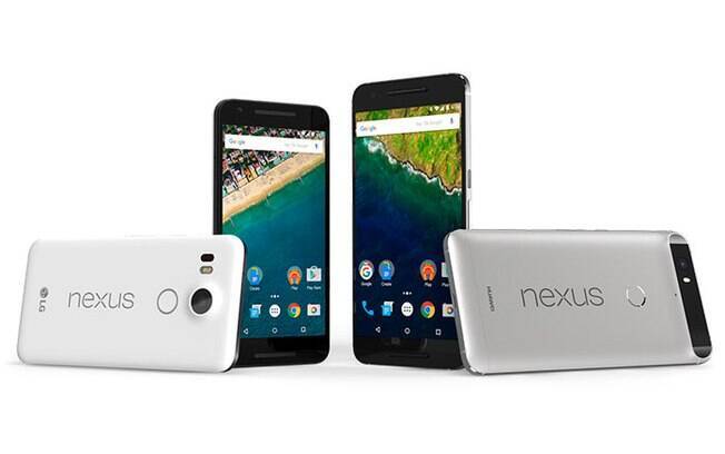 Produzido pela LG, Nexus 5X (esquerda) possui recursos mais limitados em comparação ao Nexus 6P (direita), da Huawei