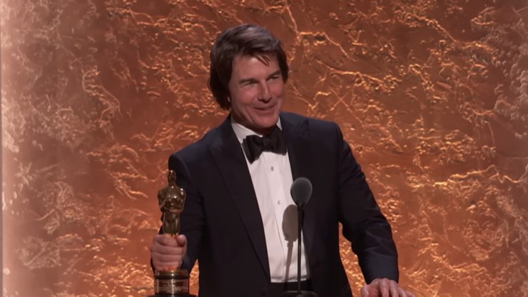 Tom Cruise é ovacionado ao ganhar Oscar honorário em Hollywood