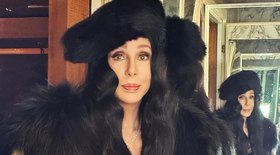 Cher faz revelação sobre o motivo de namorar homens mais novos   