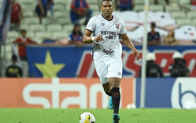 Matheus Felipe destaca força do Athletico na Arena da Baixada