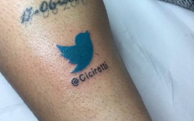 Atacante Amato Ciciretti, que já defendeu Roma e Napoli, tem a sua arroba do Twitter tatuada