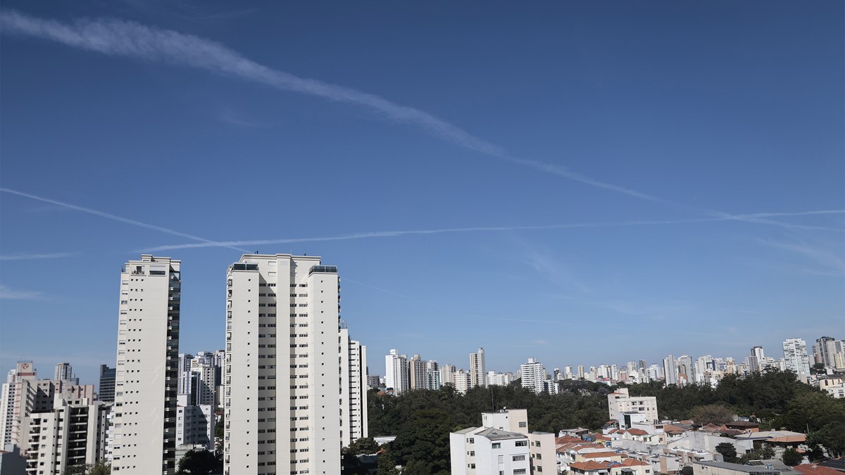Feriado com Previsão Explosiva: Calor no Sudeste e Chuva Torrencial no Nordeste!
