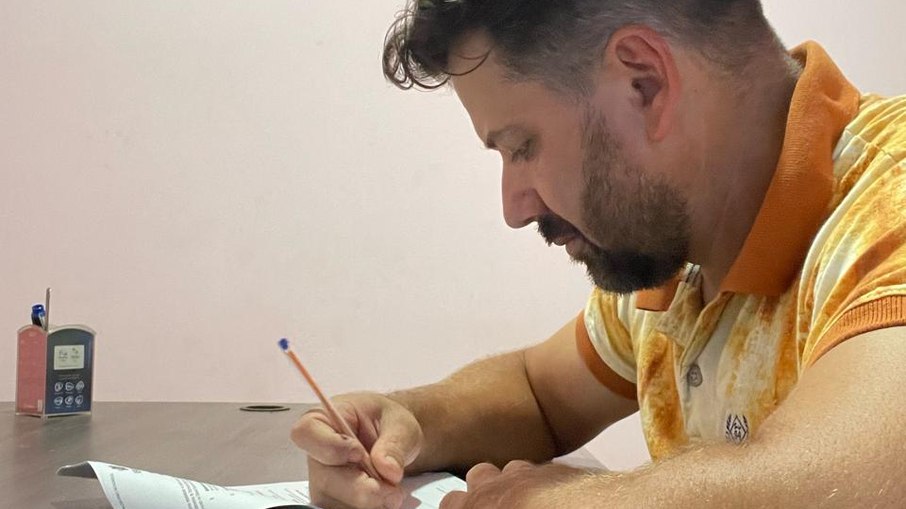 Sertanejo assina contrato com gravadora que fará gerenciamento de sua carreira