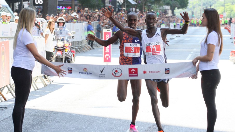 Chegada espetacular da São Silvestre, com vitória do queniano Kibiwott Kandie