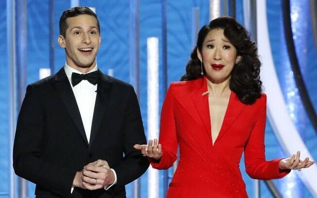 Andy Samberg e Sandra Oh comandaram a apresentação do Globo de Ouro.
