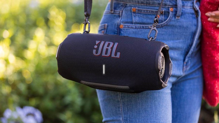 JBL Xtreme 4 está entre as opções com boa autonomia no segmento de caixas de som portáteis JBL Xtreme 4 está entre as opções com boa autonomia no segmento de caixas de som portáteis