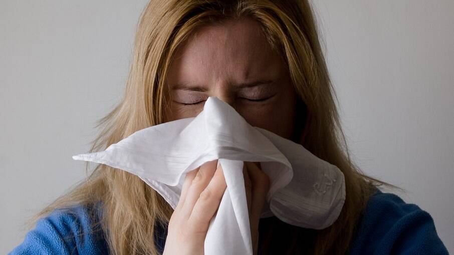 Sintomas de Covid, gripe e resfriado são parecidos pois as doenças afetam os mesmos órgãos