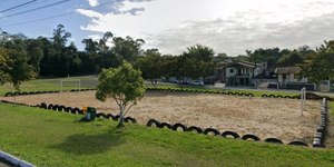 Trave de futebol em praça despenca e mata menino de 10 anos
