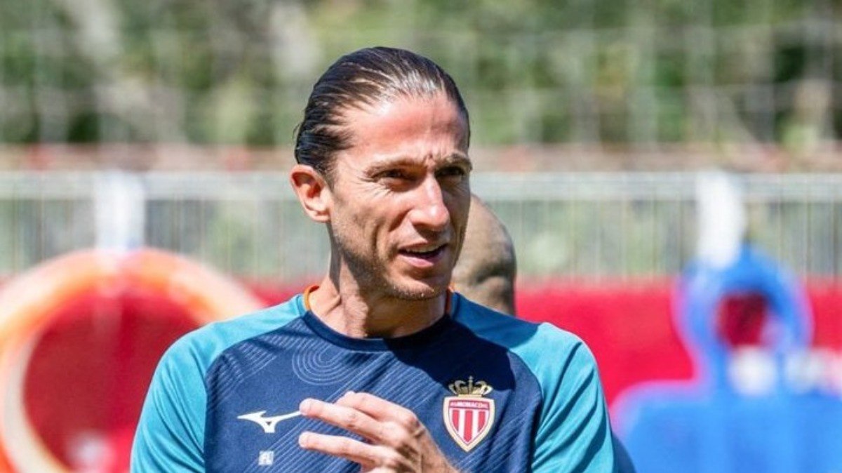 Ex-Fla, Filipe Luís é questionado na Europa por falhas constantes