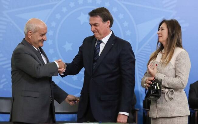 Presidente Jair Bolsonaro ao lado do General Ramos, novo ministro da Secretaria de Governo