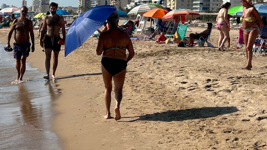 Calor extremo no verão europeu causa mortes, incêndios, fechamento de escolas e da Torre Eiffel Calor extremo no verão europeu causa mortes, incêndios, fechamento de escolas e da Torre Eiffel