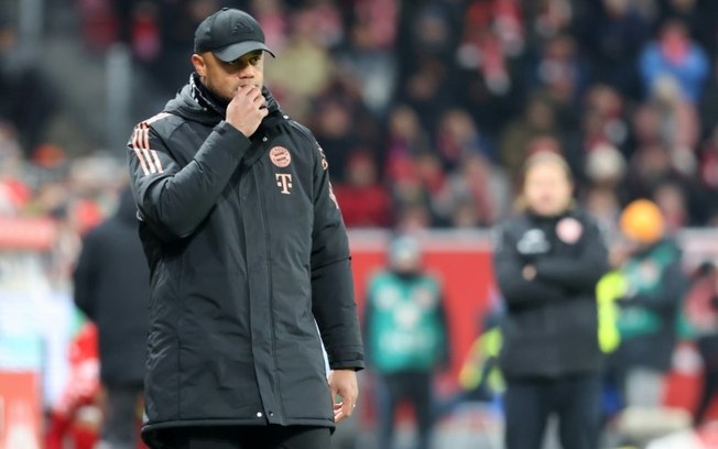 O técnico do Bayern de Munique, Vincent Kompany, durante a derrota em Mainz na Bundesliga, 14 de dezembro de 2024