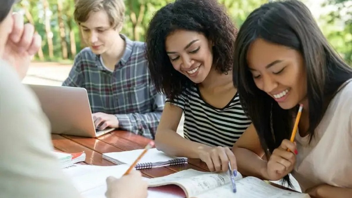 Iniciativa pretende formar mil equipes e alcançar até 5 mil alunos