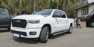 RAM 1500 Big Horn reduz o luxo, mas preserva a força dos 426 cv