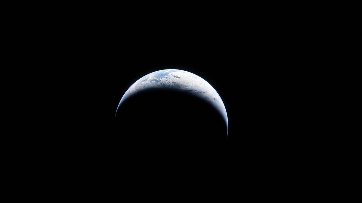 Terra iluminada vista do espaço em foto tirada por um membro da Artemis II