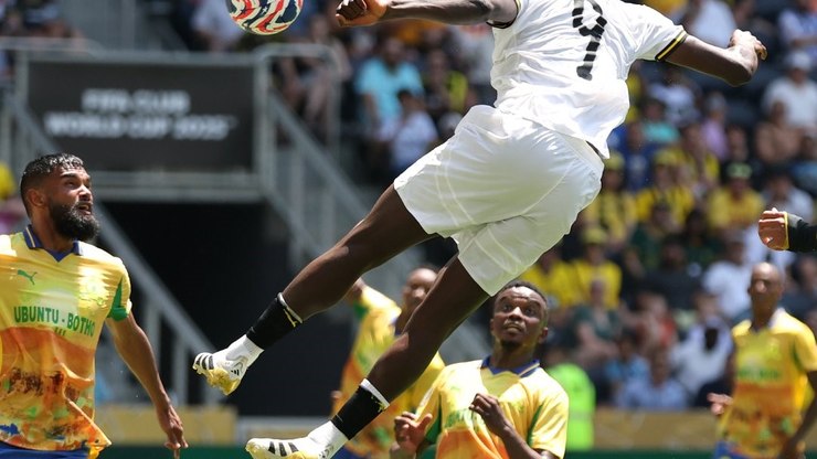 Africano%20sufoca%20e%20escancara%20inc%C3%B4modo%20Europeu