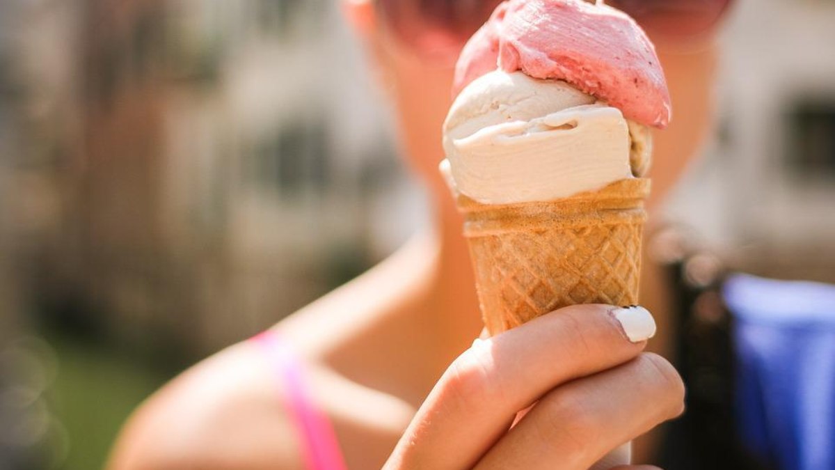 O sorvete é um alimento rico em açúcar e gordura — dois elementos que juntos são bem prejudiciais à saúde e podem causar problemas mais sérios. 