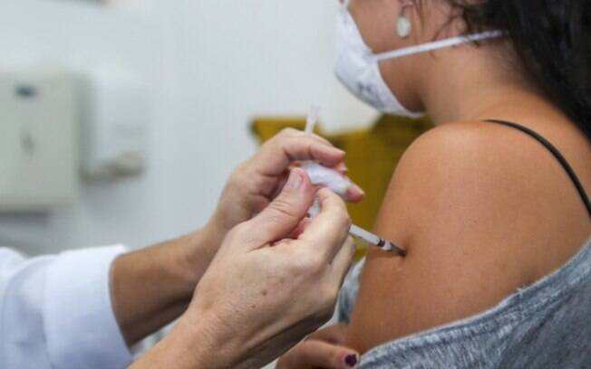 SP anuncia antecipação de 15 dias em calendário de vacinação de covid