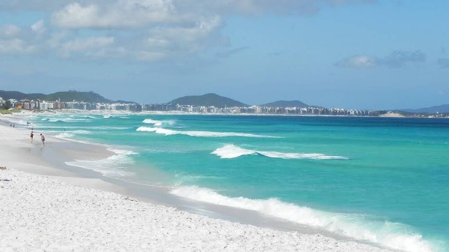 A praia do foguete, em Arraial do Cabo e Cabo Frio, pode ser uma opção para hospedagem em viagem a Arraial do Cabo