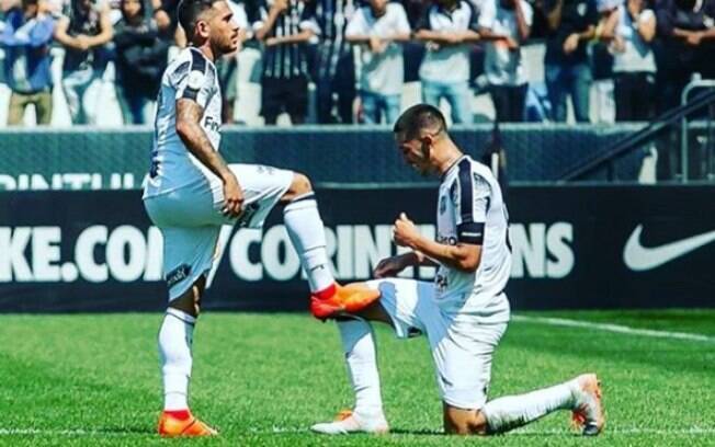 Leandro Carvalho comemora o gol olímpico Leandro Carvalho comemora o gol olímpico