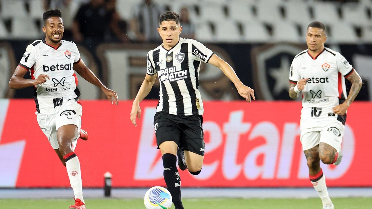 Botafogo e Vitória se enfrentam nesta quarta-feira pelo Brasileirão Botafogo e Vitória se enfrentam nesta quarta-feira pelo Brasileirão