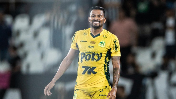 Após desabafo de Reinaldo, Santos se cala sobre cusparada