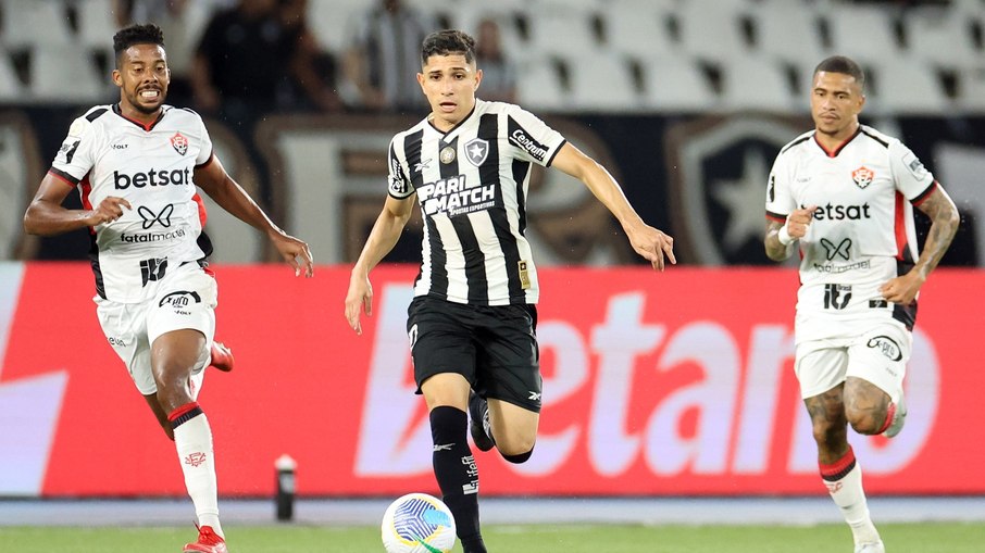 Botafogo e Vitória se enfrentam nesta quarta-feira pelo Brasileirão Botafogo e Vitória se enfrentam nesta quarta-feira pelo Brasileirão