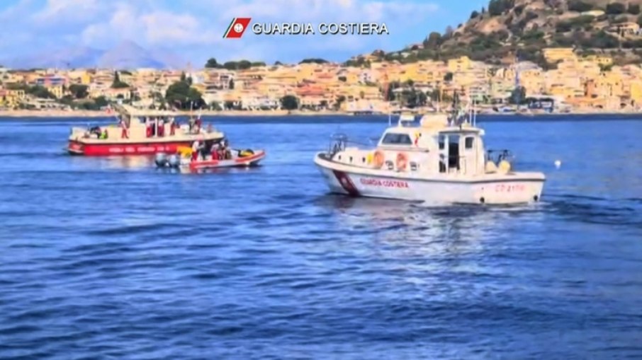 Imagem de um vídeo gravado e divulgado pela Guarda Costeira italiana em 19 de agosto de 2024, em meio aos esforços de busca dos desaparecidos no naufrágio de um iate na costa de Porticello, a noroeste da ilha da Sicília