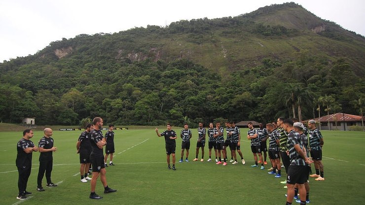 Coudet vê Inter baixar a guarda no fim do jogo e rebate críticas