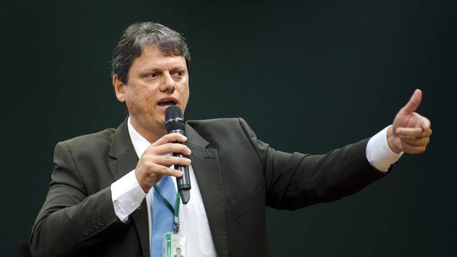 O então ministro da Infraestrutura, Tarcísio de Freitas