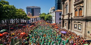 Rio terá Carnaval até domingo com  blocos e desfiles na Sapucaí