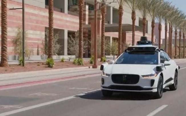 Táxi robô, sem motorista, é liberado para o público em San Francisco Táxi robô, sem motorista, é liberado para o público em San Francisco