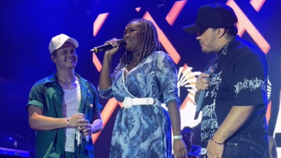 Ex-BBB Raquele cantou em show de Matheus e Kauan no Rio de Janeiro