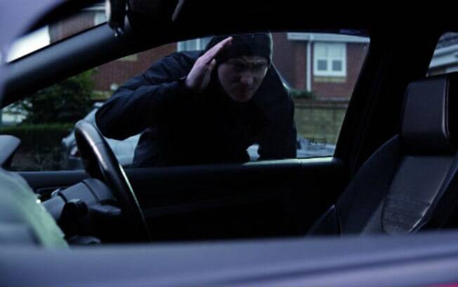Vidros escurecidos podem desencorajar ladrões a entrar em um veículo para furtar objetos, ou até mesmo os ocupantes