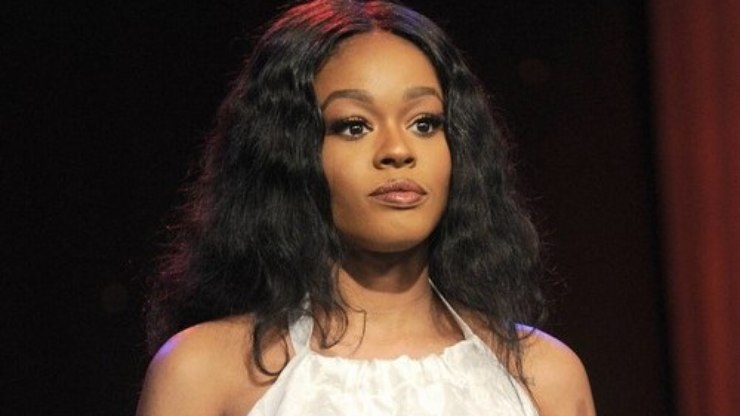 Azealia Banks critica Anitta: ‘Quer ser a JLo ou a Shakira’