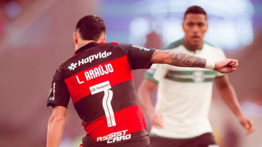 Flamengo venceu o Coritiba neste sábado (30)