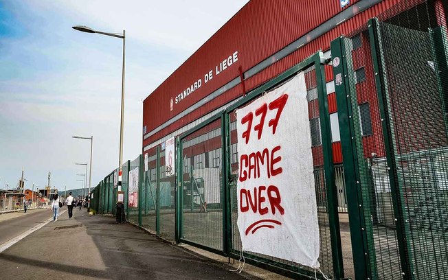 Em protesto realizado em maio, torcida do Standard Liège diz 