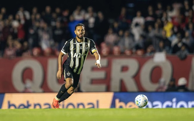 Eduardo Dominguez dá insgtruiçlões aos jogadores do Atletico durtante a partida commo São Paulo Eduardo Dominguez dá insgtruiçlões aos jogadores do Atletico durtante a partida commo São Paulo