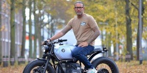 Designer atrai celebridades a oficina de motos clássicas