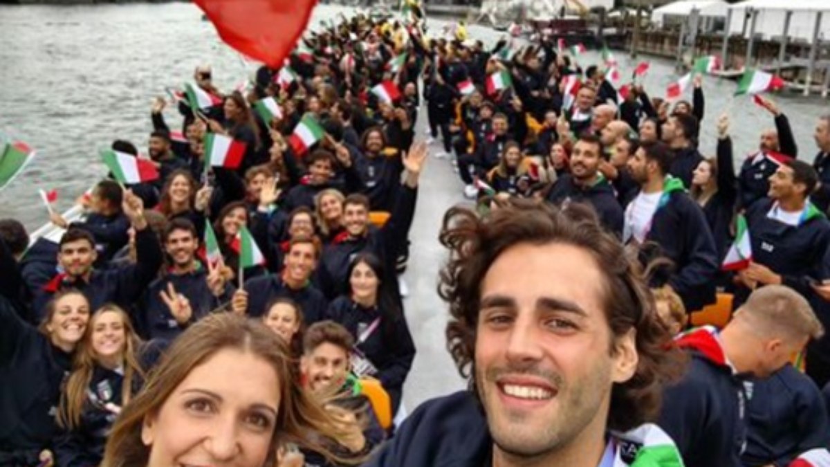 Gianmarco Tamberi postou foto durante a cerimônia de abertura da Paris 2024