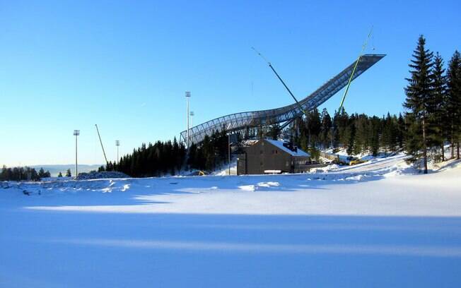 A Rampa de esqui de Holmenkollen foi inaugurada em 1892 e tem 60 metros de altura