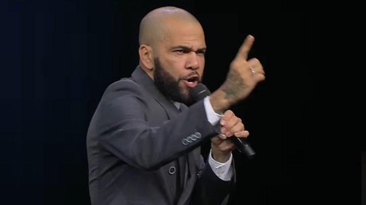 Daniel Alves diz que era mais feliz preso do que ganhando milhões